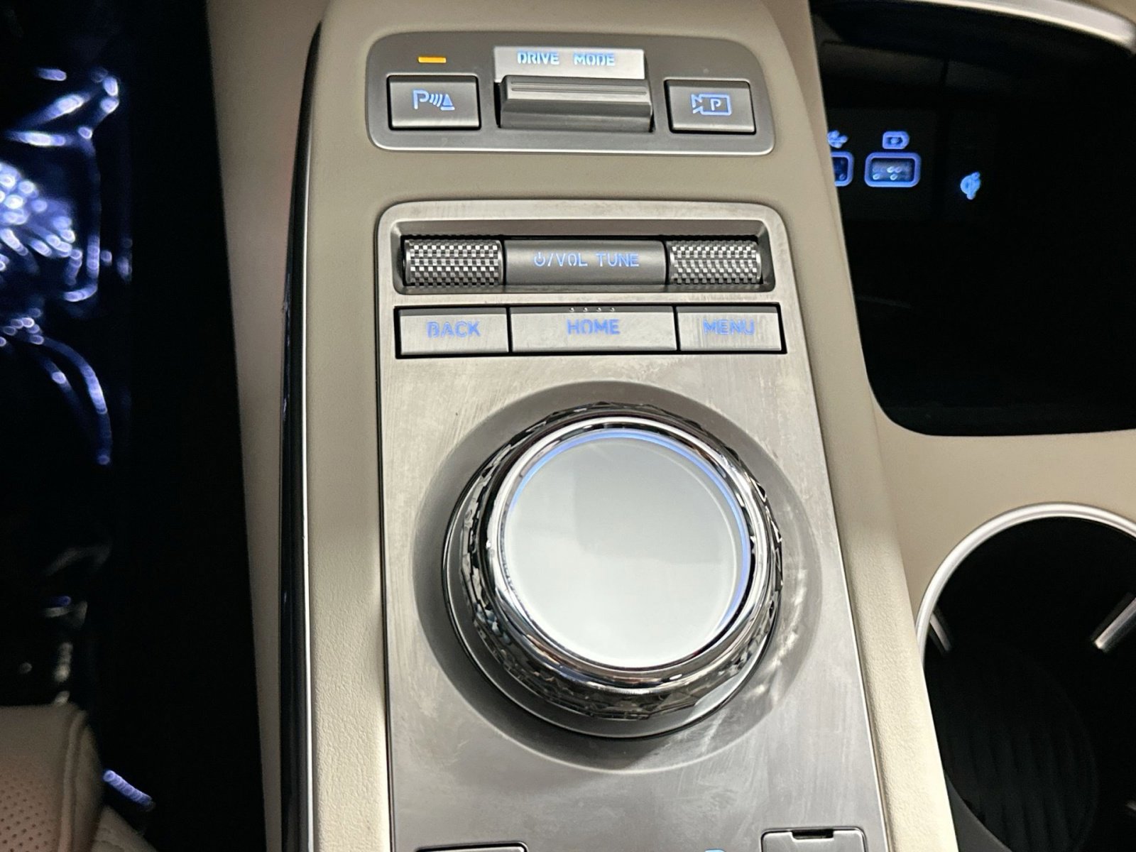 Used 2024 Genesis GV70 2.5T w/ Advanced Package image 28