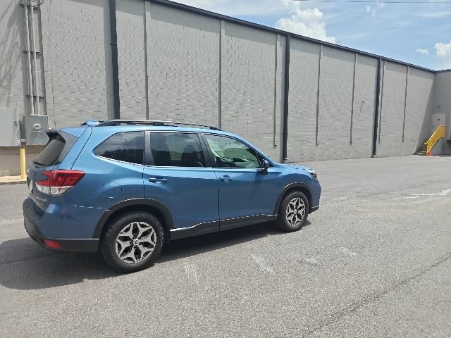 Used 2020 Subaru Forester Premium AWD/4WD image 3