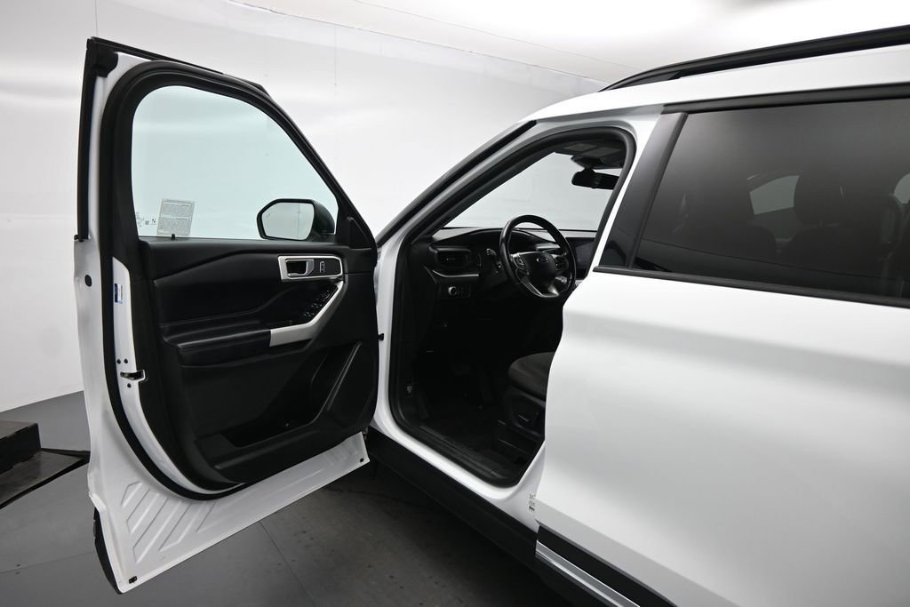 Certified 2021 Ford Explorer XLT RWD image 9