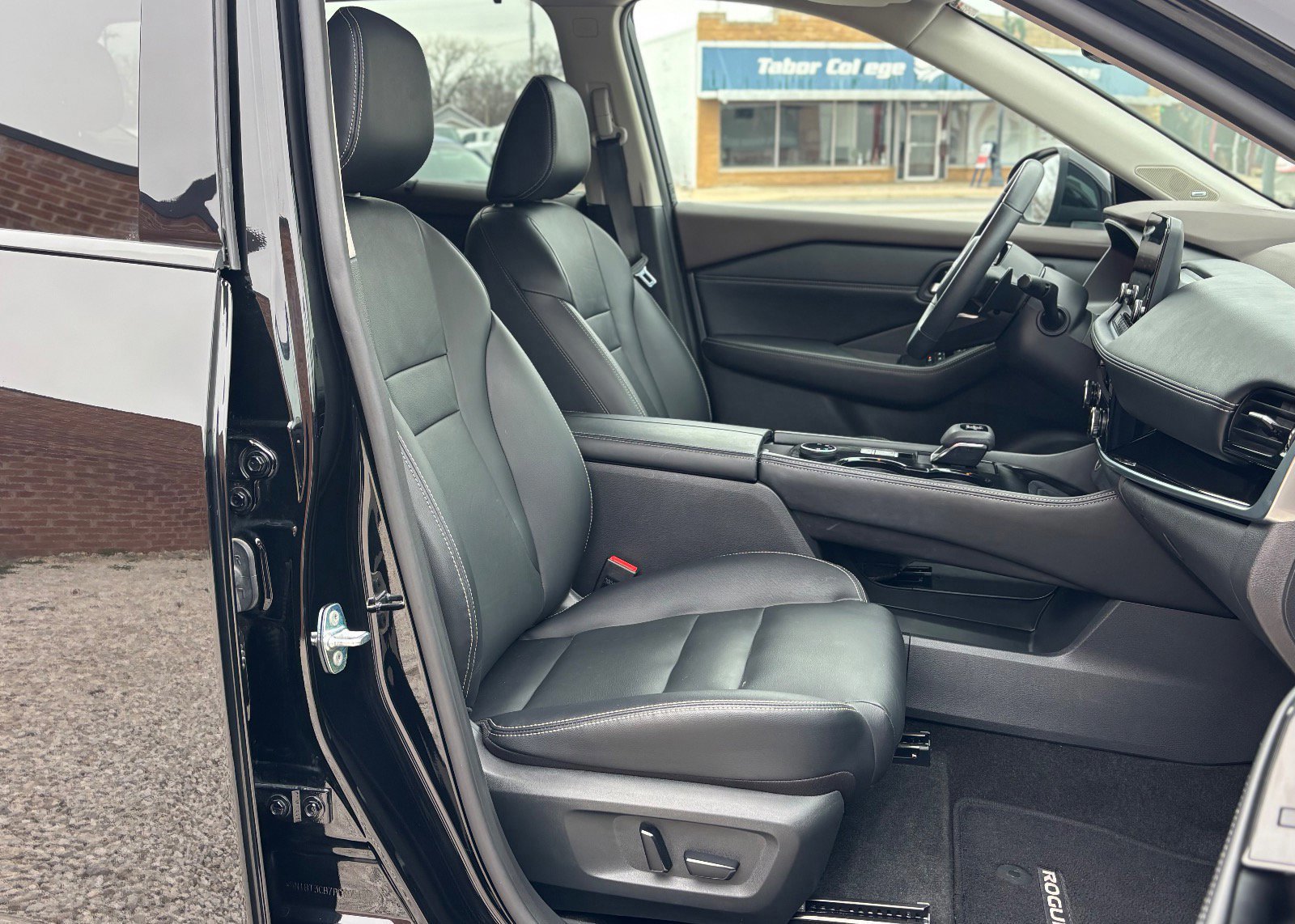 Used 2023 Nissan Rogue SL w/ SL Premium Package image 28