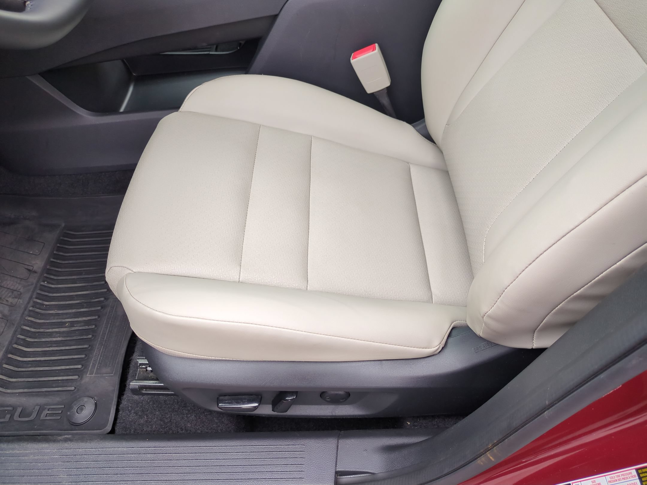 Used 2025 Nissan Rogue SV w/ SV Premium Package FWD image 17