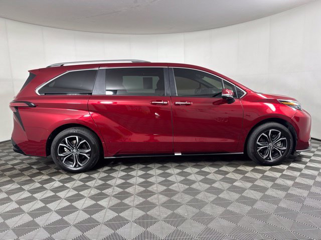 Used 2026 Toyota Sienna Platinum AWD/4WD image 2