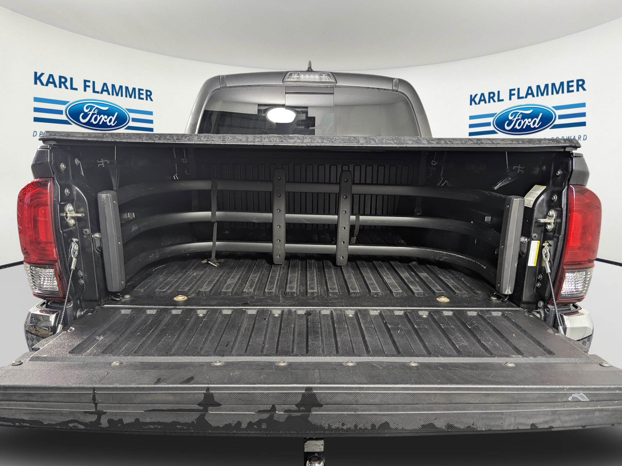 Used 2019 Toyota Tacoma SR5 RWD image 9