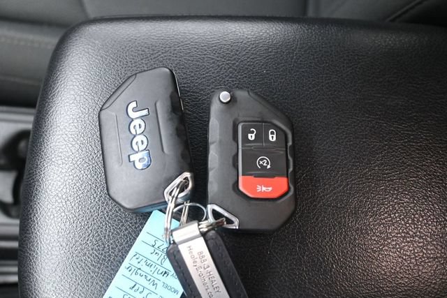 Used 2023 Jeep Wrangler Unlimited w/ Cold Weather Group AWD/4WD image 15