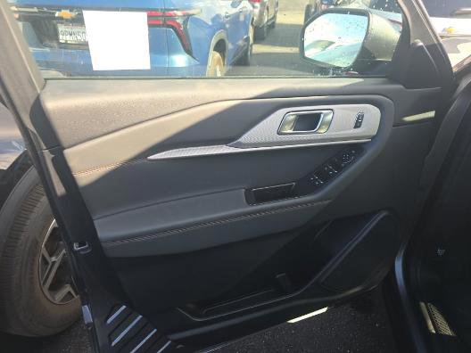Certified 2025 Ford Explorer Active w/ Active Comfort Package RWD image 9