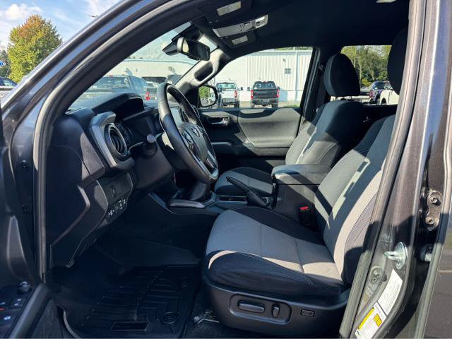 Used 2021 Toyota Tacoma TRD Sport AWD/4WD image 10