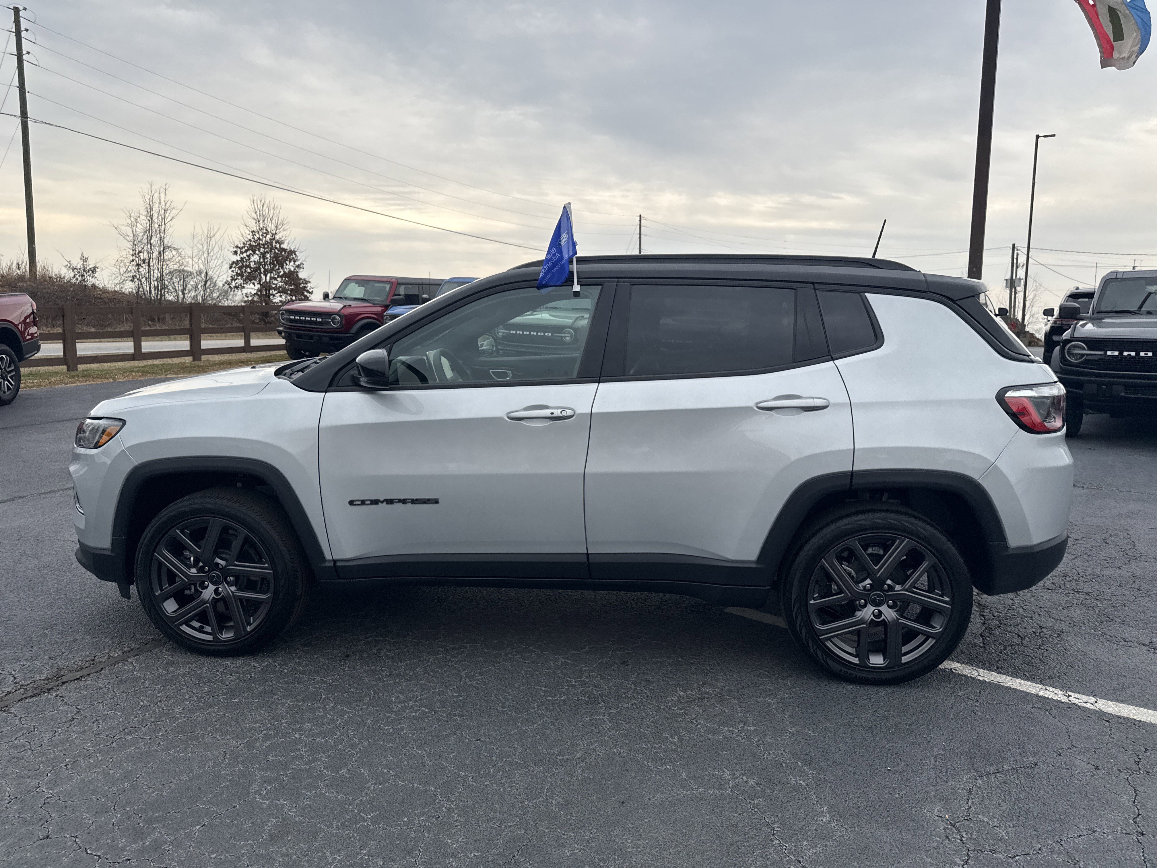 Used 2025 Jeep Compass Limited w/ Sun & Sound Group image 8