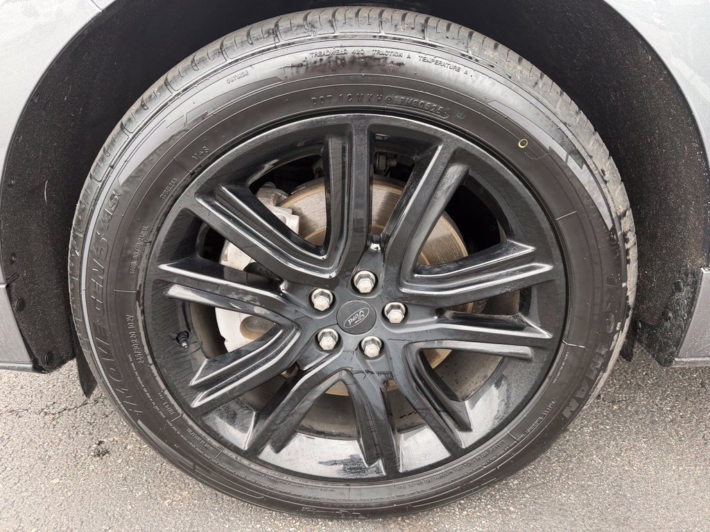 Certified 2022 Ford Edge ST-Line w/ Class II Trailer Tow Package AWD/4WD image 46