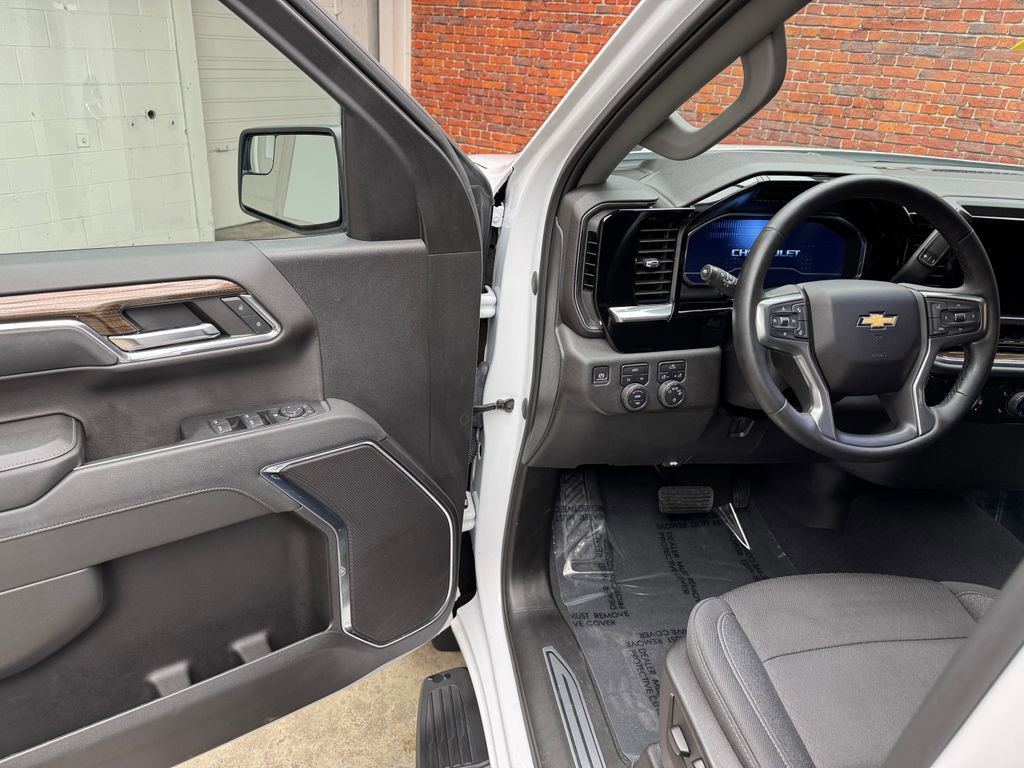 Used 2024 Chevrolet Silverado 1500 LT image 10