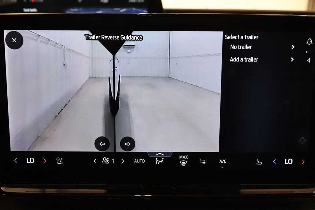 Certified 2025 Ford Expedition Max Platinum image 39