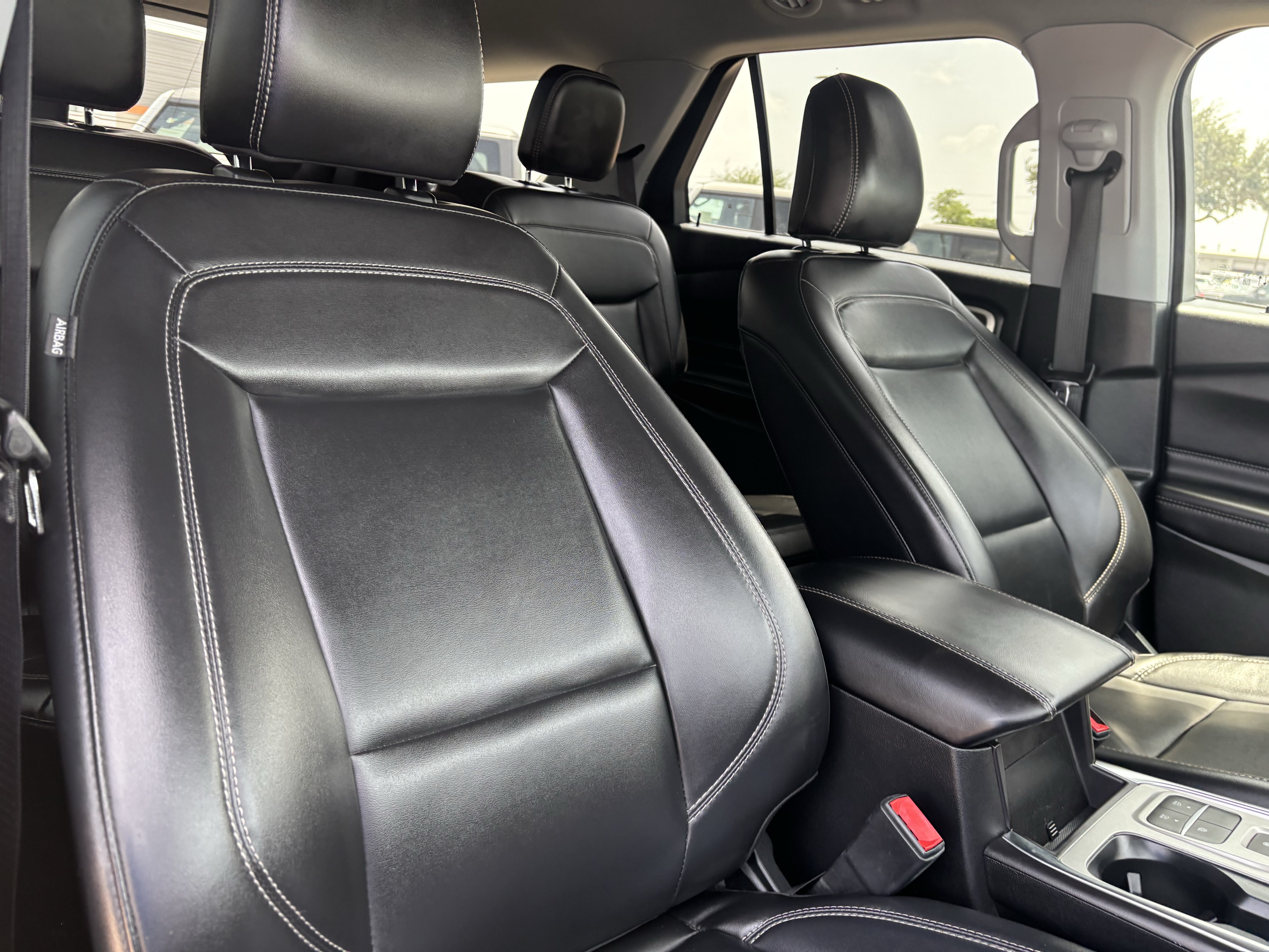 Certified 2022 Ford Explorer XLT w/ Equipment Group 202A RWD image 3