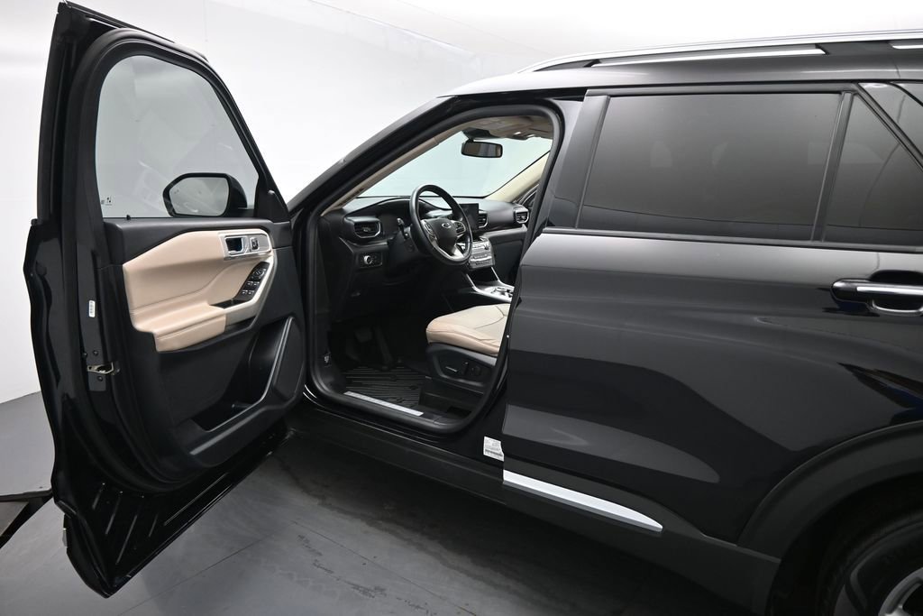 Certified 2021 Ford Explorer Limited w/ Equipment Group 301A RWD image 9