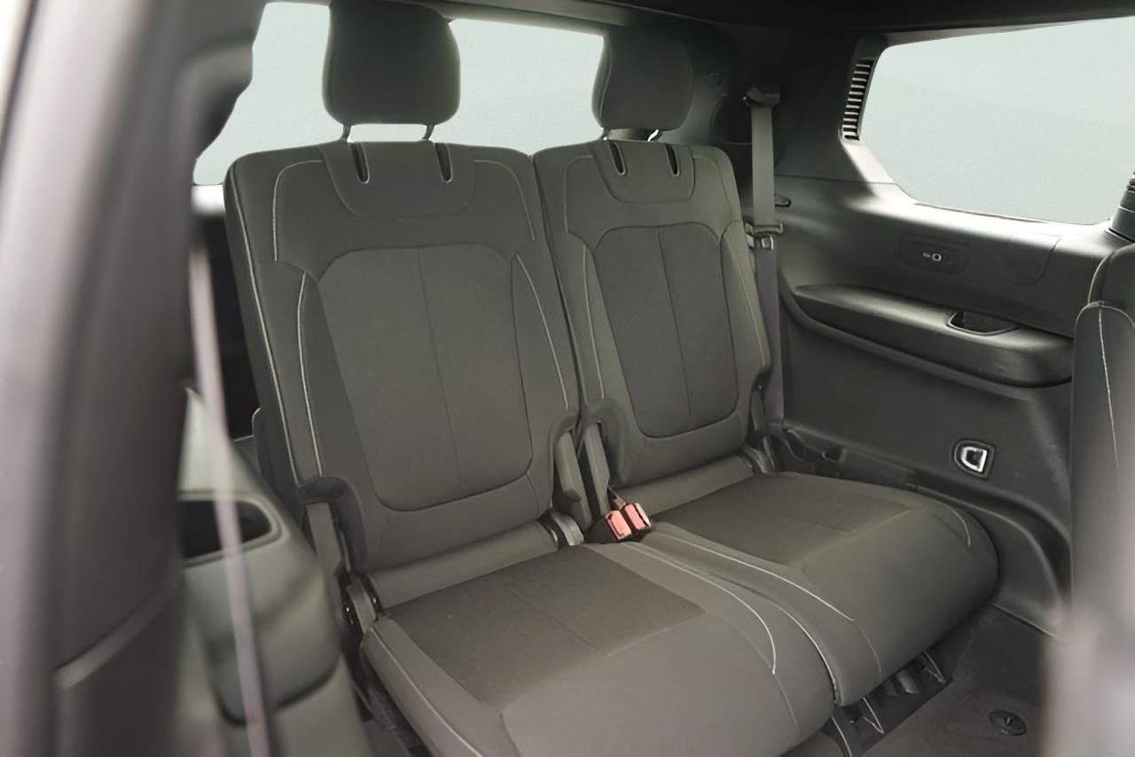 Used 2025 Jeep Grand Cherokee L Laredo w/ Luxury Tech Group I AWD/4WD image 16