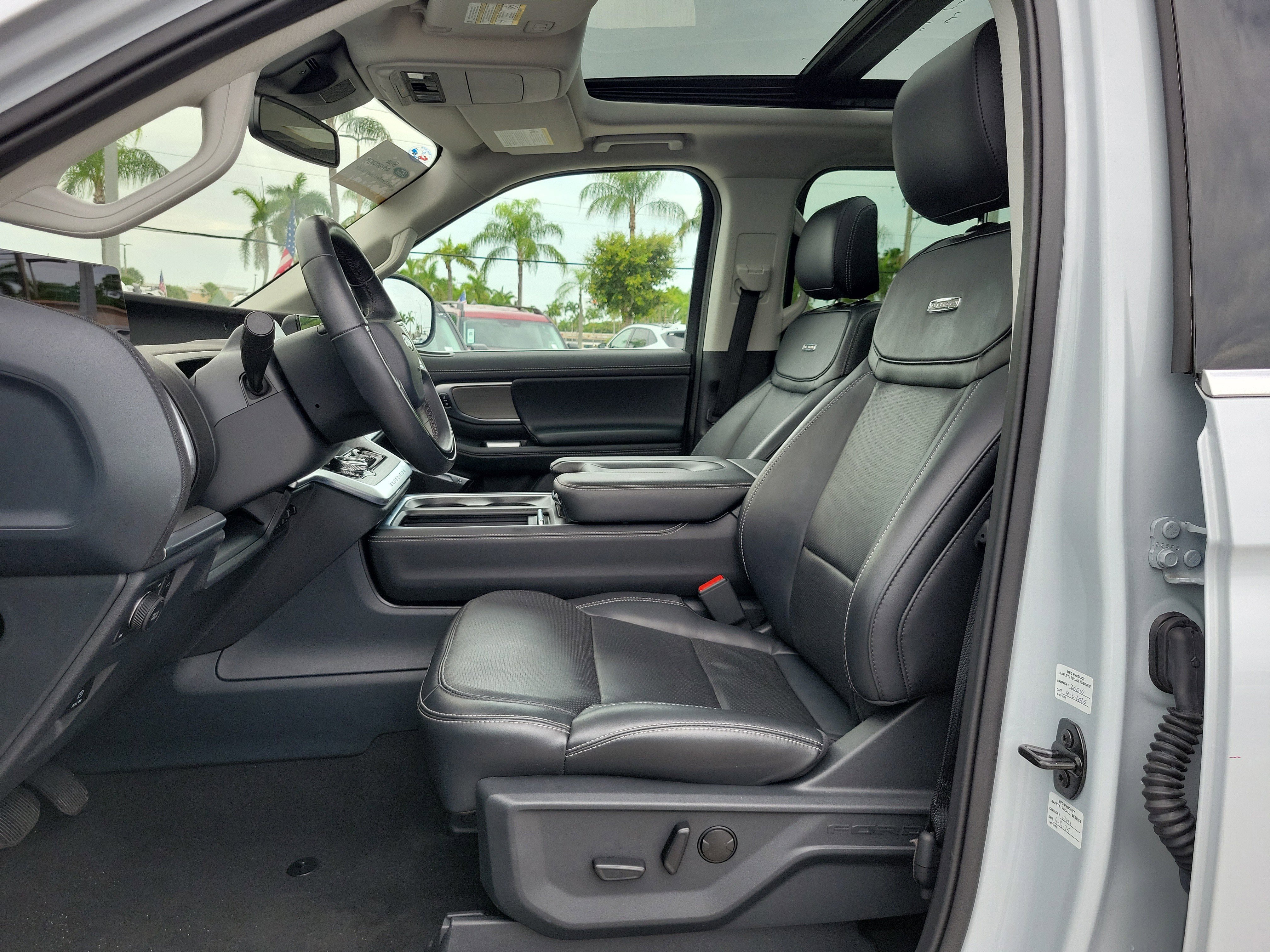 Certified 2025 Ford Expedition Platinum AWD/4WD image 13