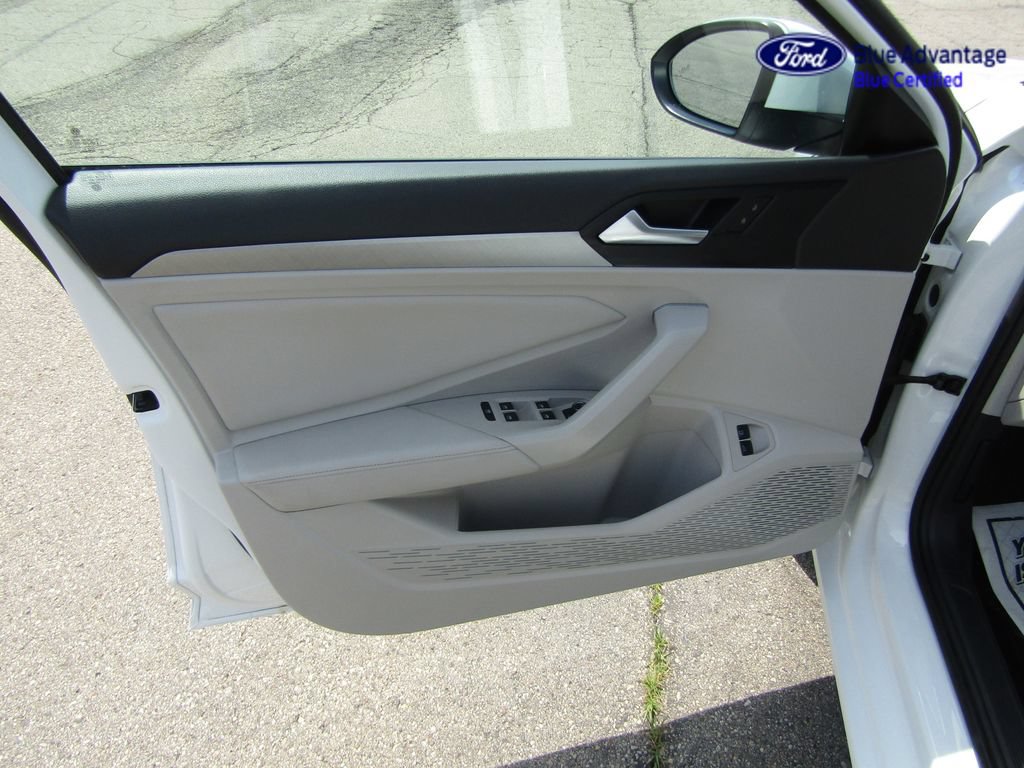 Used 2022 Volkswagen Jetta SE FWD image 25