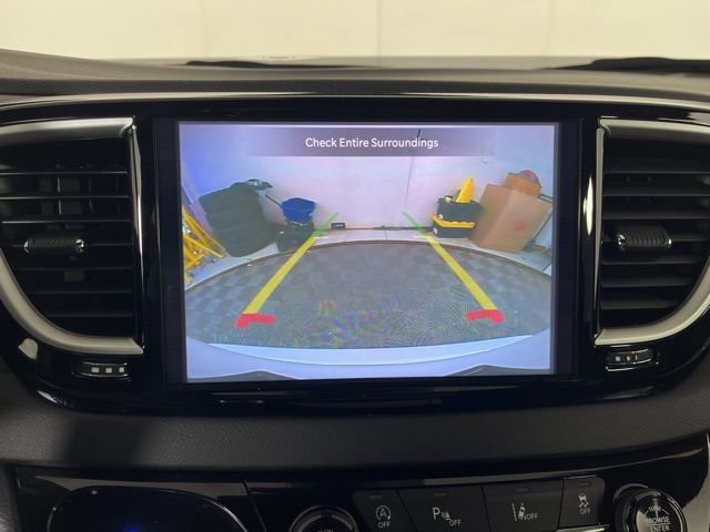 Used 2025 Chrysler Pacifica Select image 25