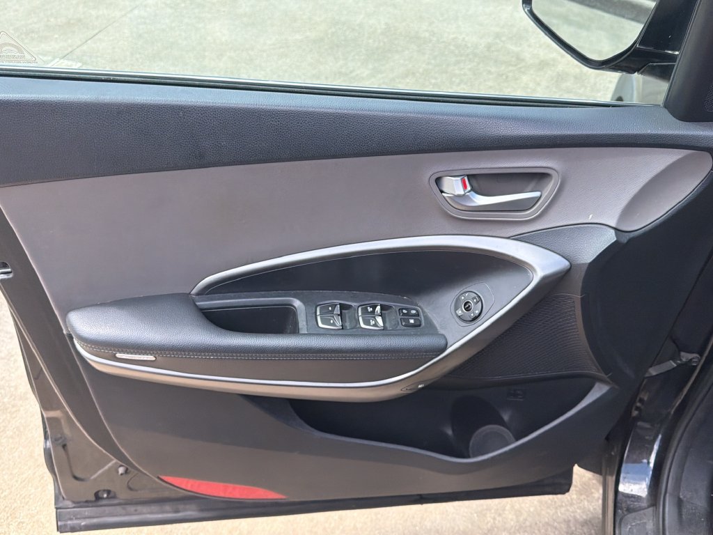 Used 2018 Hyundai Santa Fe SE w/ Cargo Package FWD image 15