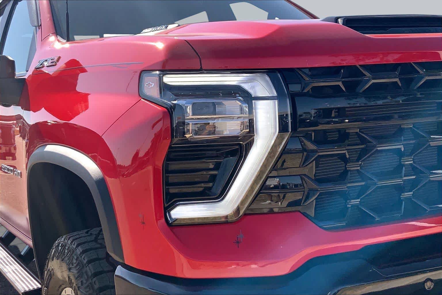 Used 2025 Chevrolet Silverado 2500 ZR2 w/ Technology Package AWD/4WD image 28
