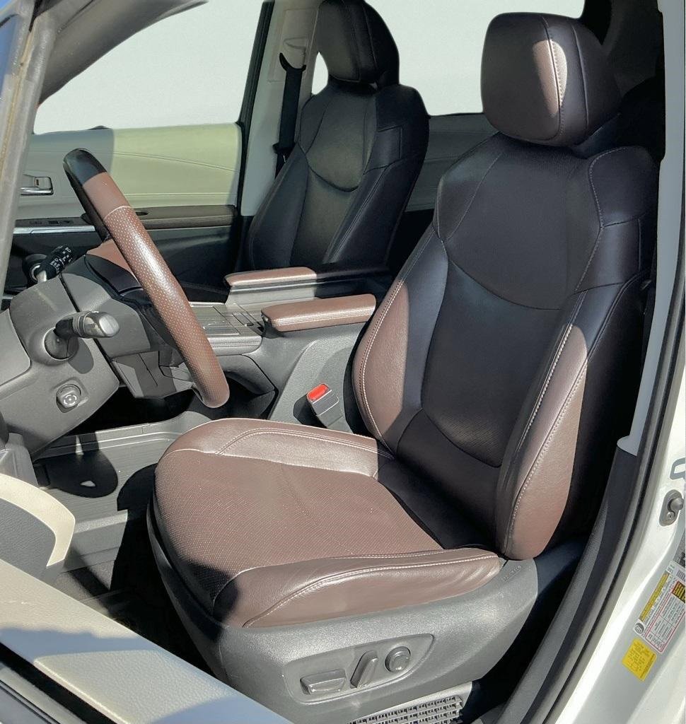 Used 2021 Toyota Sienna Platinum image 37