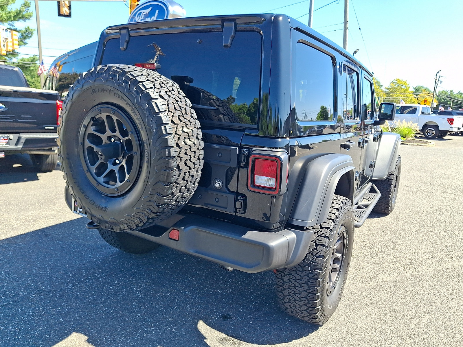 Used 2023 Jeep Wrangler Unlimited Sport AWD/4WD image 10