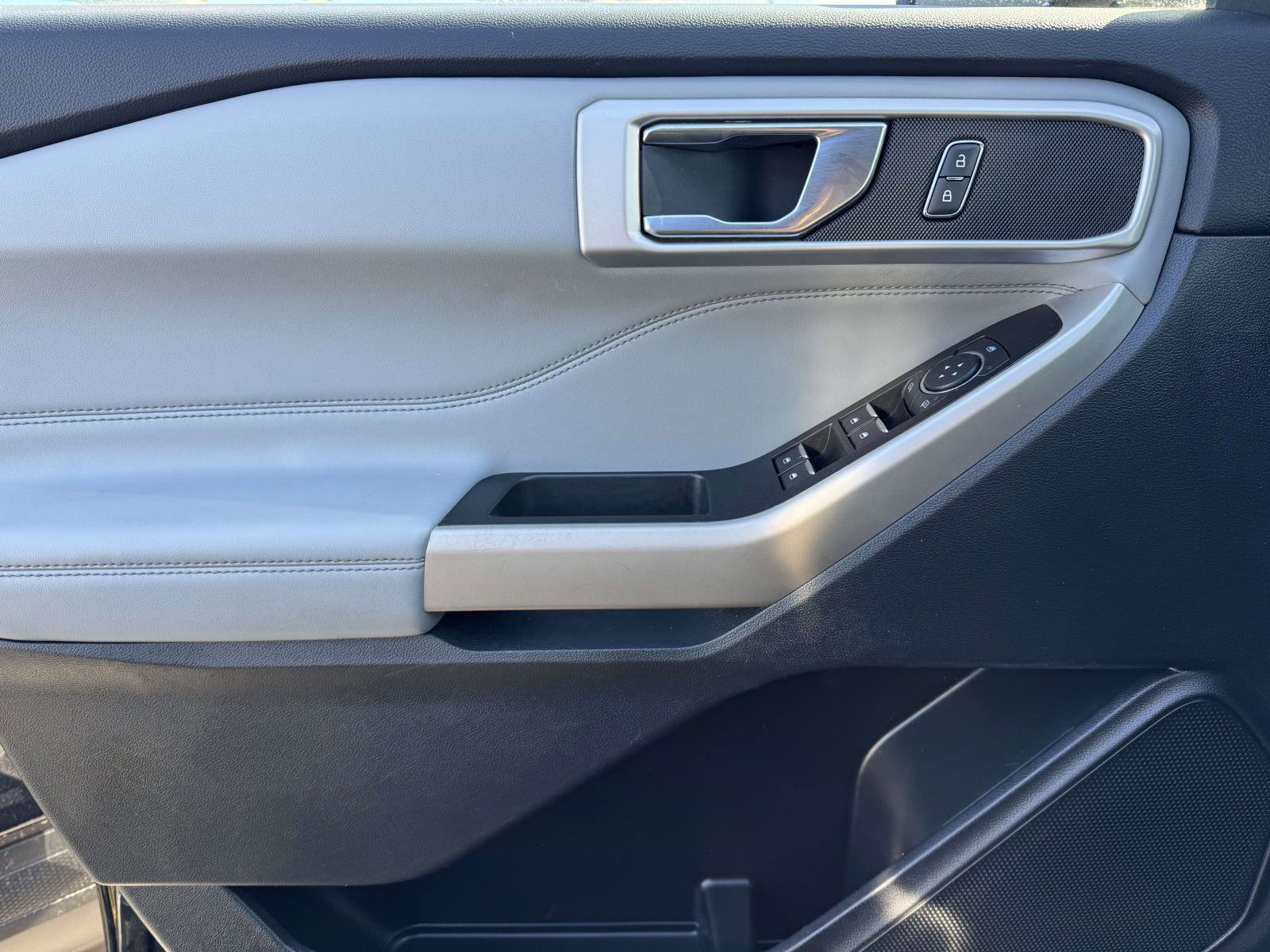 Certified 2022 Ford Explorer XLT w/ Equipment Group 202A image 16