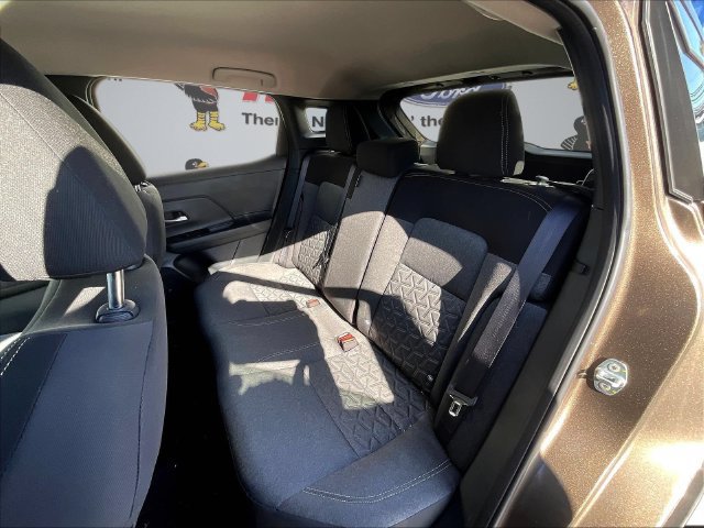 Used 2025 Nissan Kicks SV AWD/4WD image 23