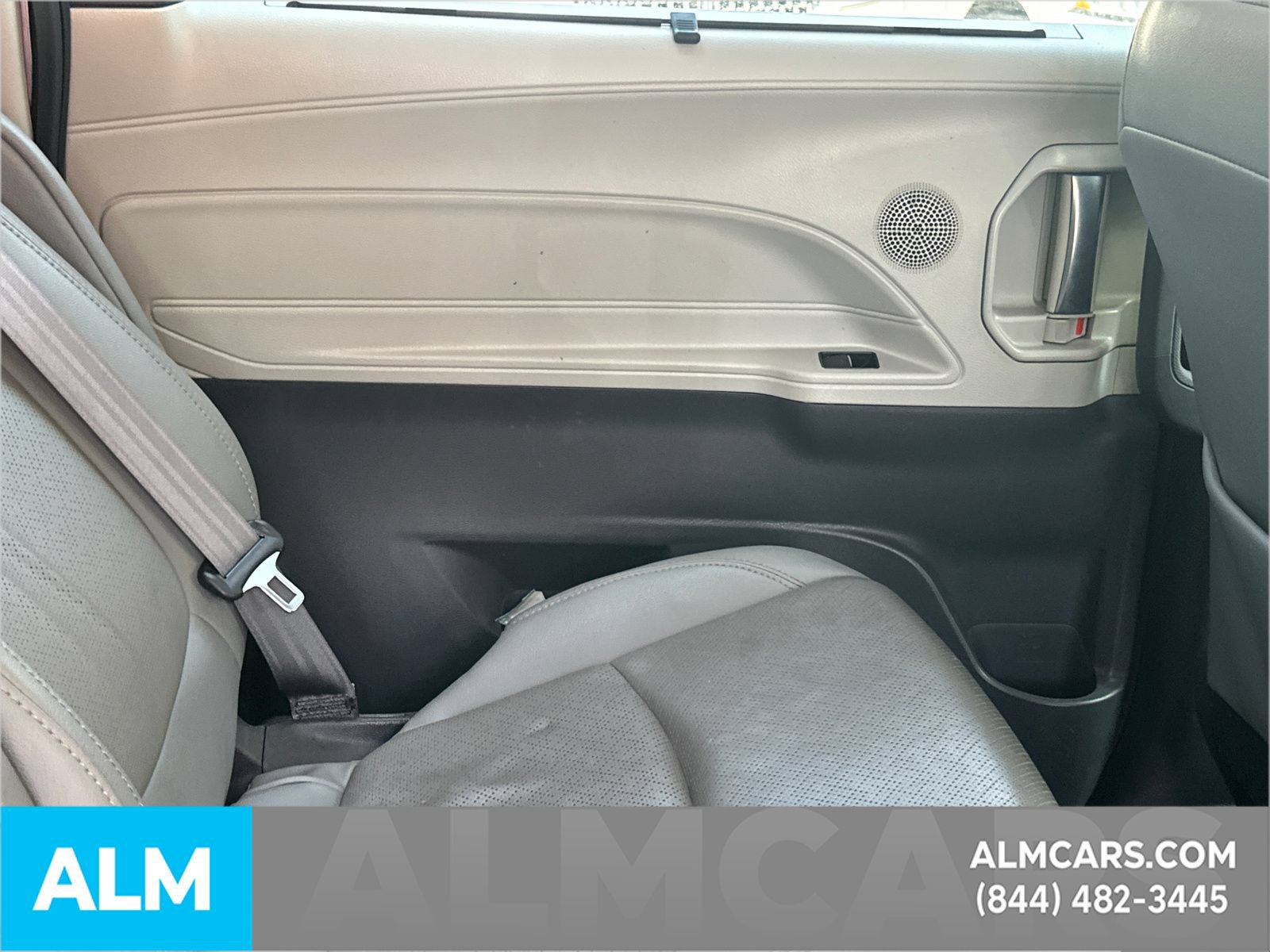 Used 2021 Toyota Sienna Limited FWD image 18
