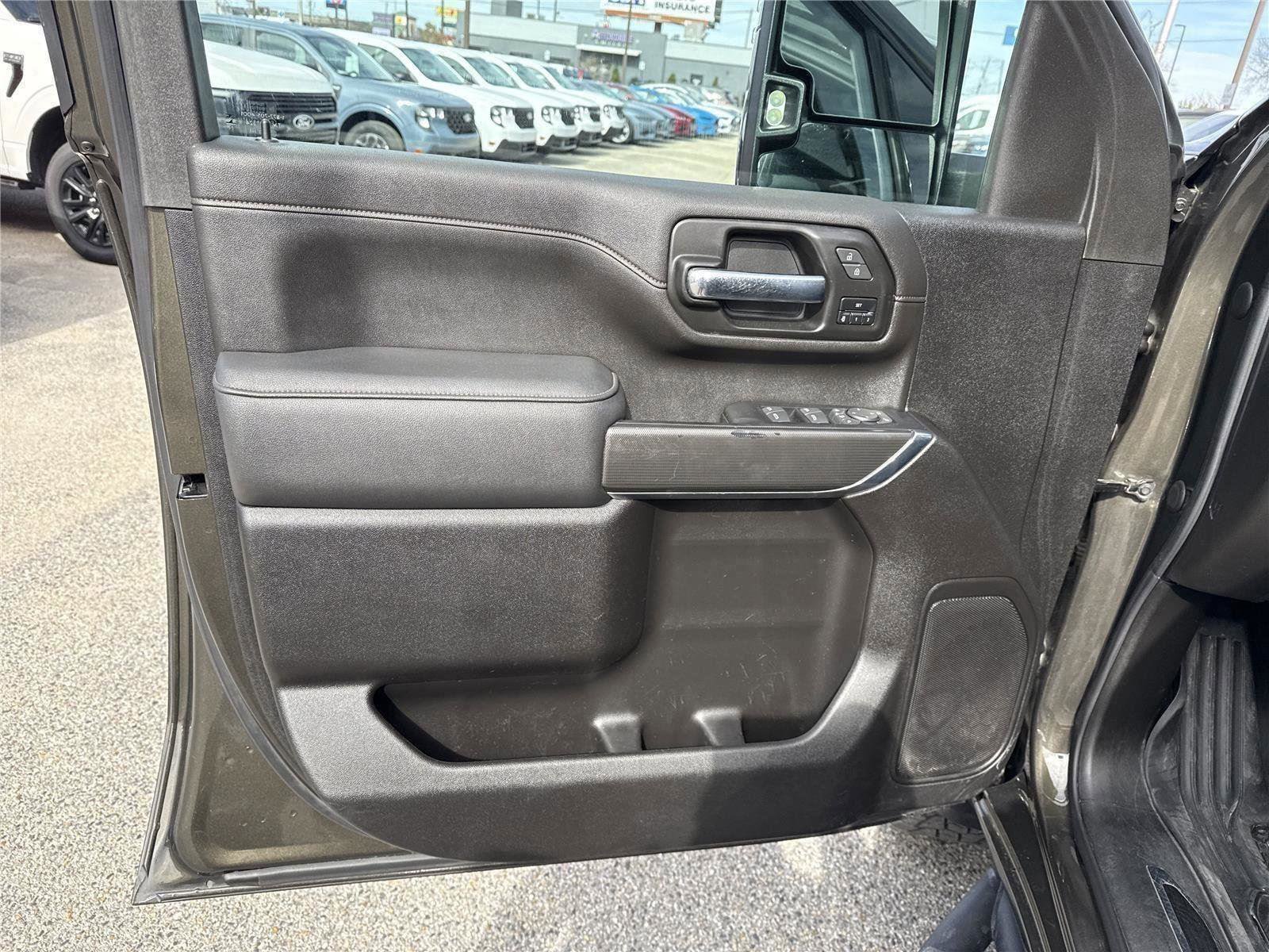 Used 2023 GMC Sierra 2500 AT4 image 23