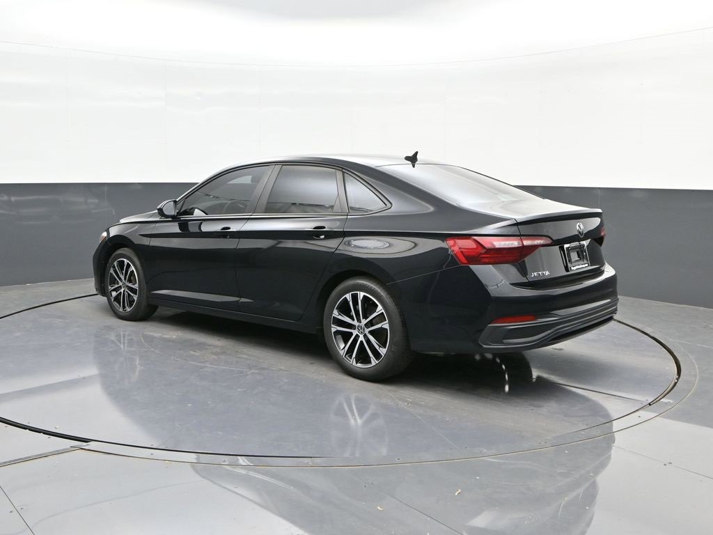 Used 2022 Volkswagen Jetta Sport image 5