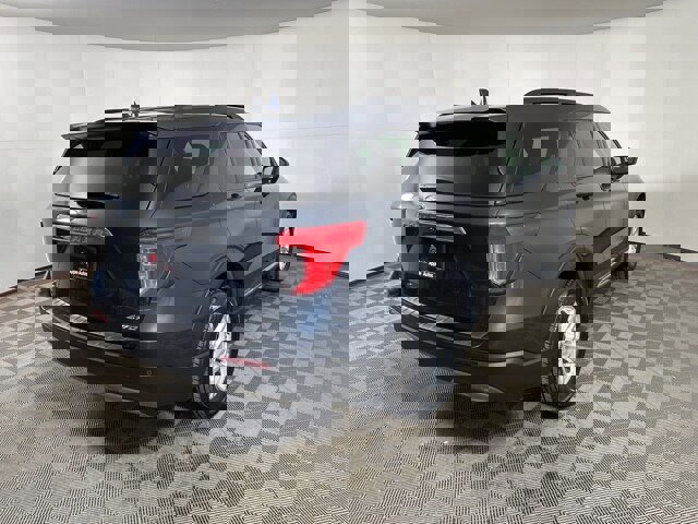 Certified 2023 Ford Explorer XLT w/ Equipment Group 202A image 4