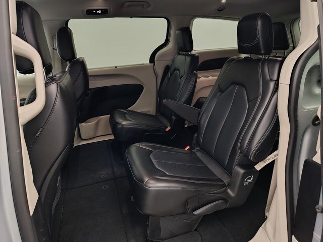 Used 2024 Chrysler Pacifica Touring-L FWD image 22