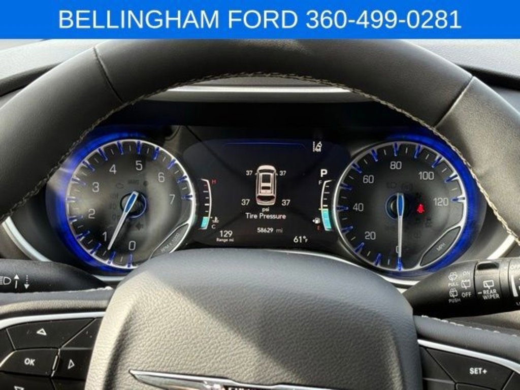 Used 2024 Chrysler Pacifica Touring-L image 27