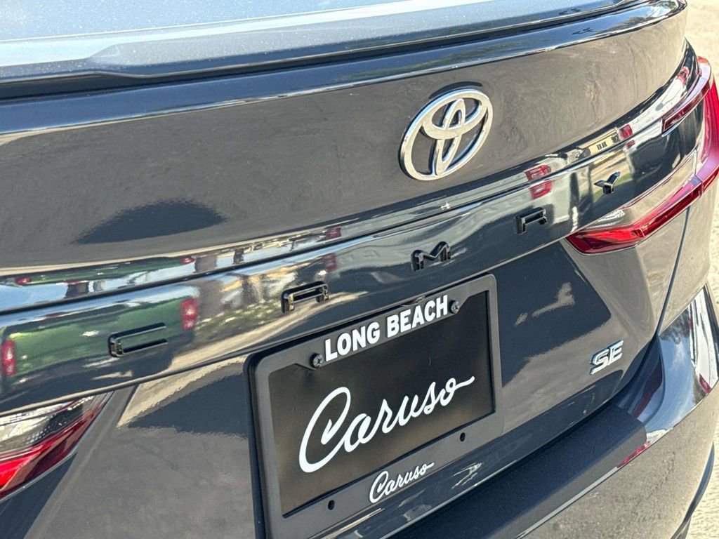 Used 2025 Toyota Camry SE w/ Convenience Package image 6