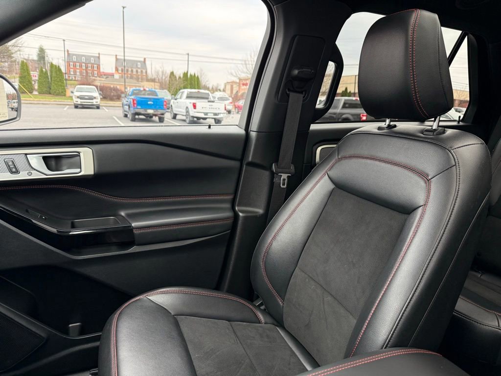 Certified 2023 Ford Explorer ST-Line w/ Class IV Trailer Tow Package image 26