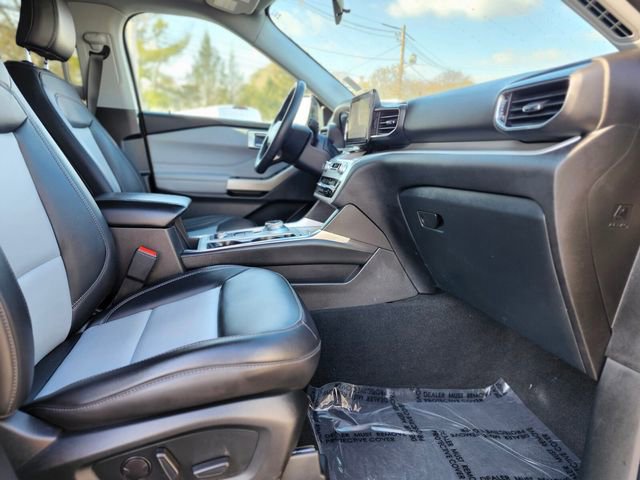 Certified 2023 Ford Explorer XLT w/ Equipment Group 202A image 11