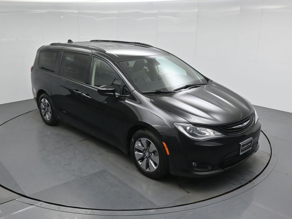 Used 2018 Chrysler Pacifica Limited w/ Advanced Safetytec Group image 4