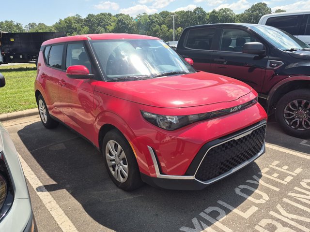 Used 2023 Kia Soul LX FWD image 2