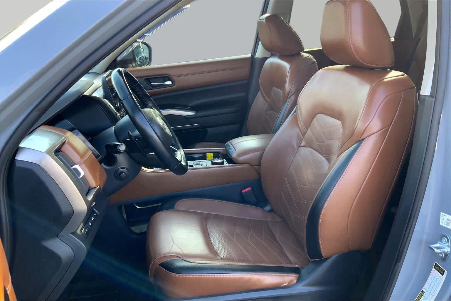Used 2022 Nissan Pathfinder Platinum AWD/4WD image 8