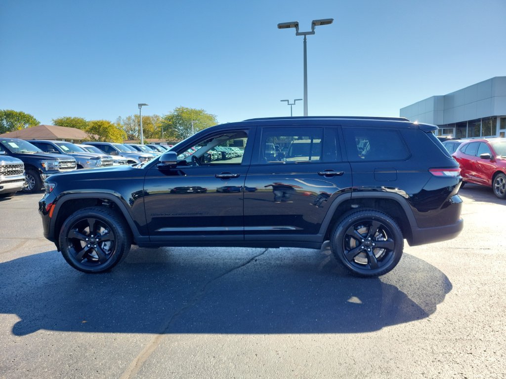 Used 2023 Jeep Grand Cherokee L Limited w/ Luxury Tech Group II AWD/4WD image 7