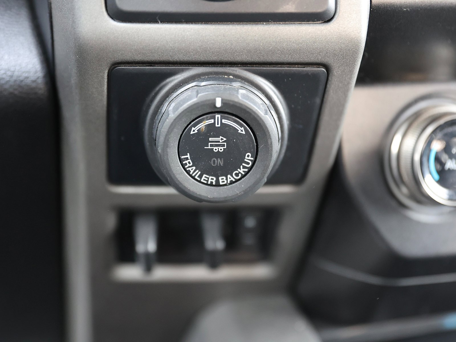 Certified 2020 Ford F150 Raptor w/ Equipment Group 802A Luxury image 34