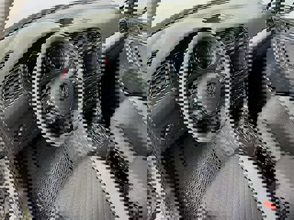 Used 2020 Volkswagen Tiguan S image 9