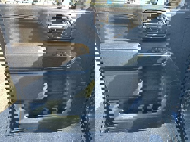 Used 2023 Chevrolet Silverado 2500 LT w/ Convenience Package image 12