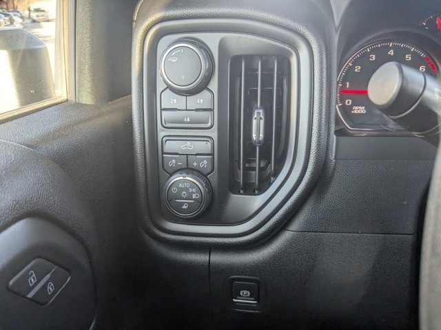 Used 2022 Chevrolet Silverado 2500 Custom w/ Custom Value Package image 15