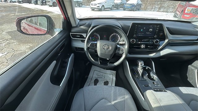 Used 2021 Toyota Highlander LE image 14