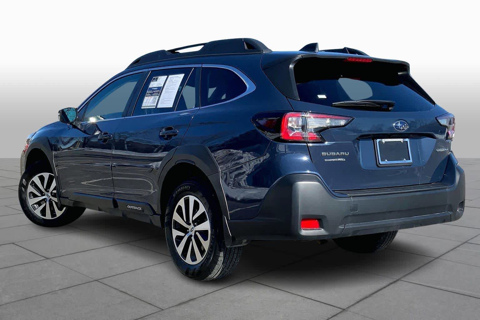Used 2025 Subaru Outback Premium AWD/4WD image 12