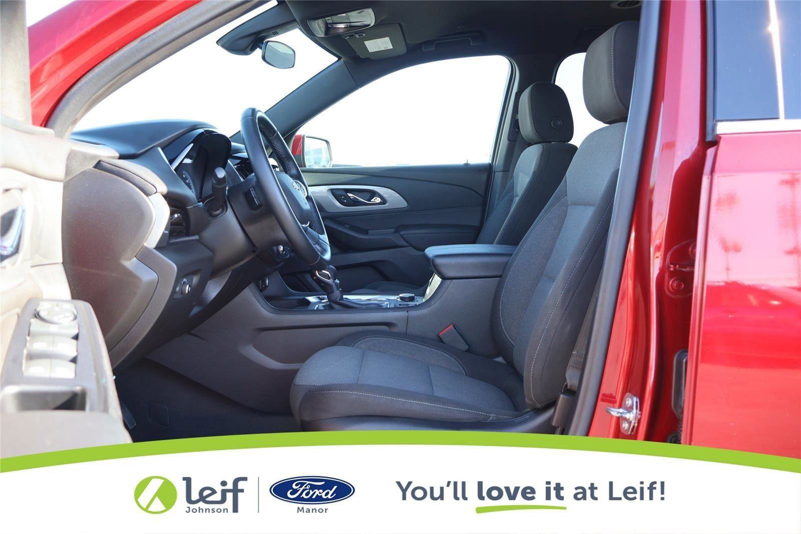 Used 2023 Chevrolet Traverse LT image 11