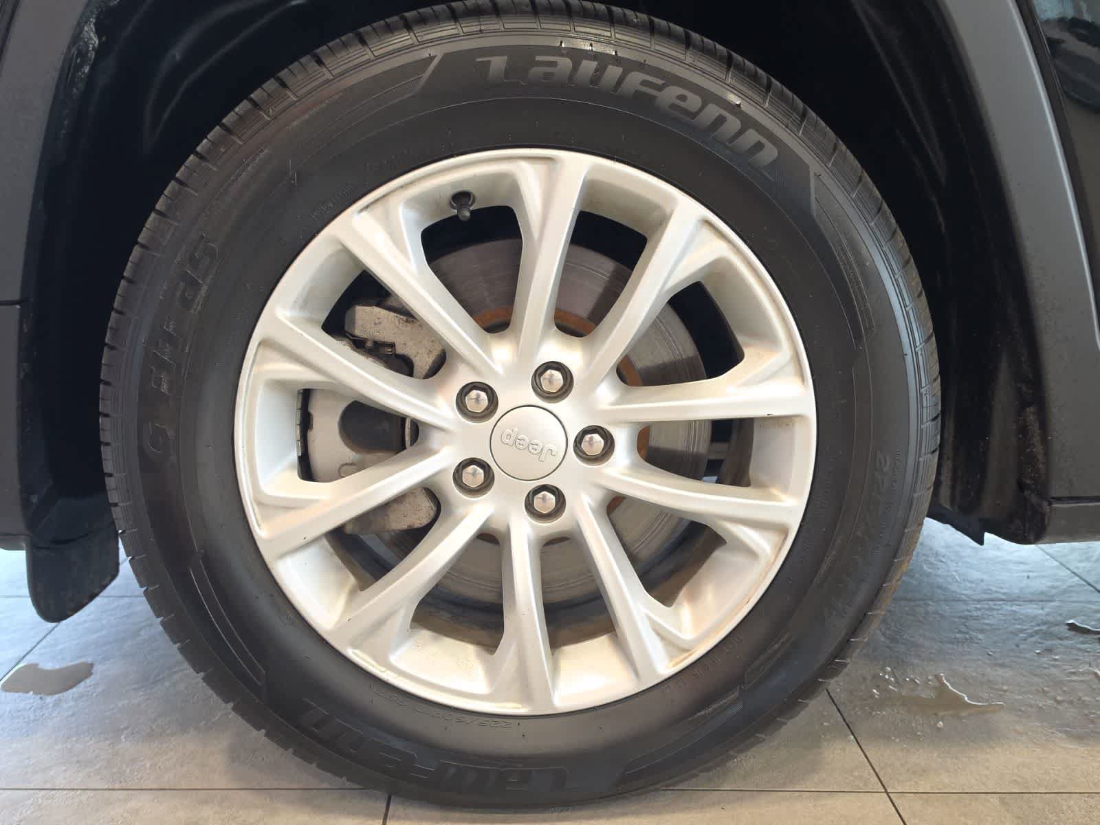 Used 2021 Jeep Cherokee Latitude FWD image 13