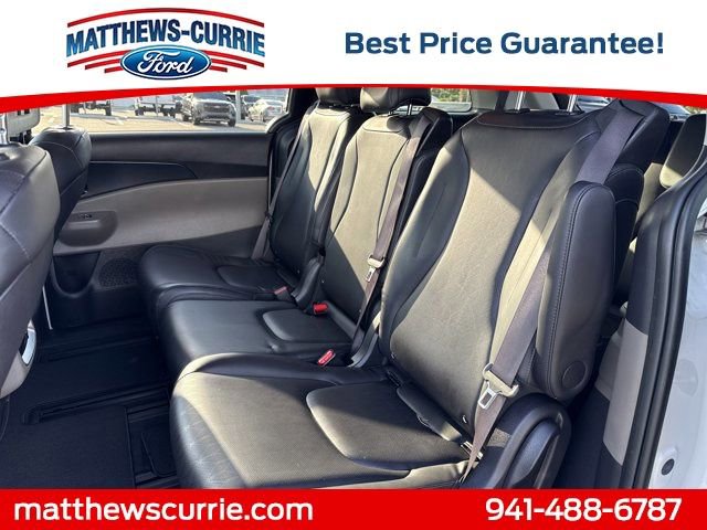 Used 2025 Kia Carnival FWD image 12