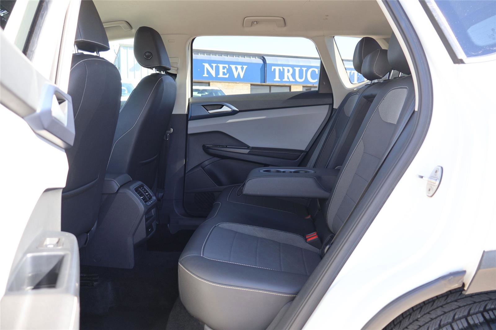 Used 2024 Volkswagen Taos SE image 30