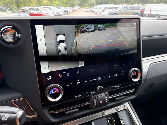 Used 2025 Lexus GX 550 w/ Accessory Package (2T) AWD/4WD image 32